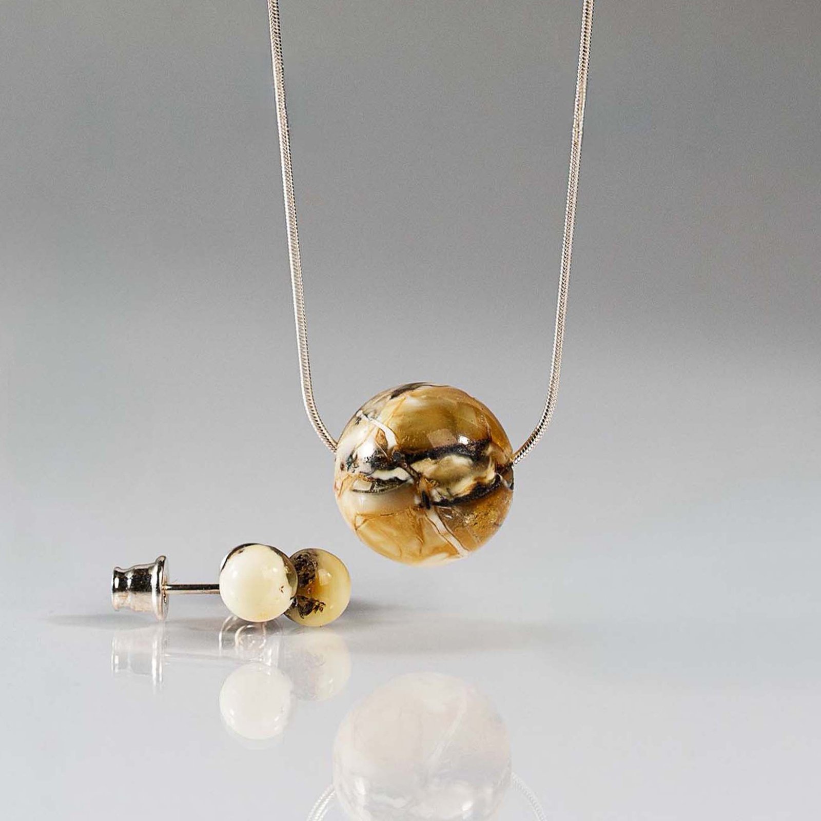 Produktų fotografija be modelio (studijoje)