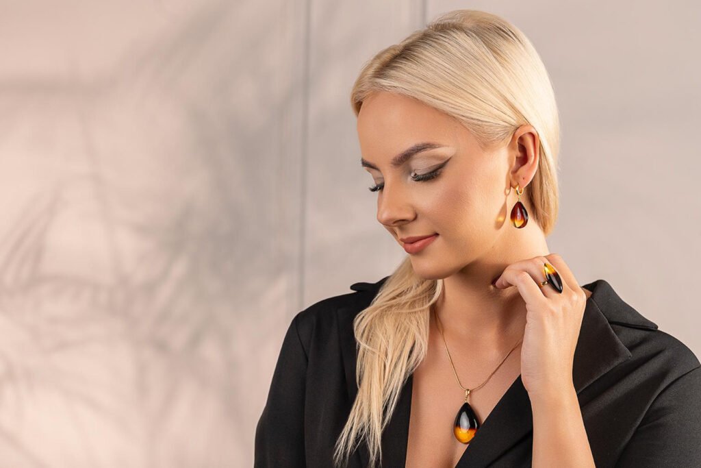 Produktų fotografija su modeliu (studijoje)-zu-1